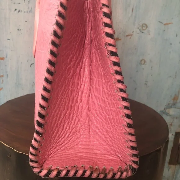 Juan Antonio hand-tooled and designed pink leather bag with everything you need! - Picture 5 of 16